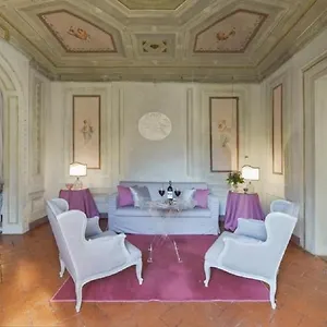  Apartment Maggio Frescoes By Vacavilla Italy